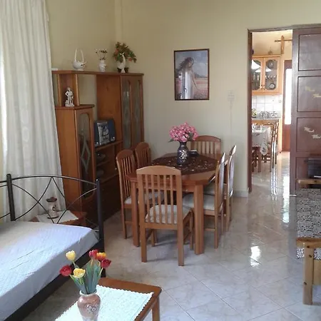 Gramvousa's Filoxenia Apartment *